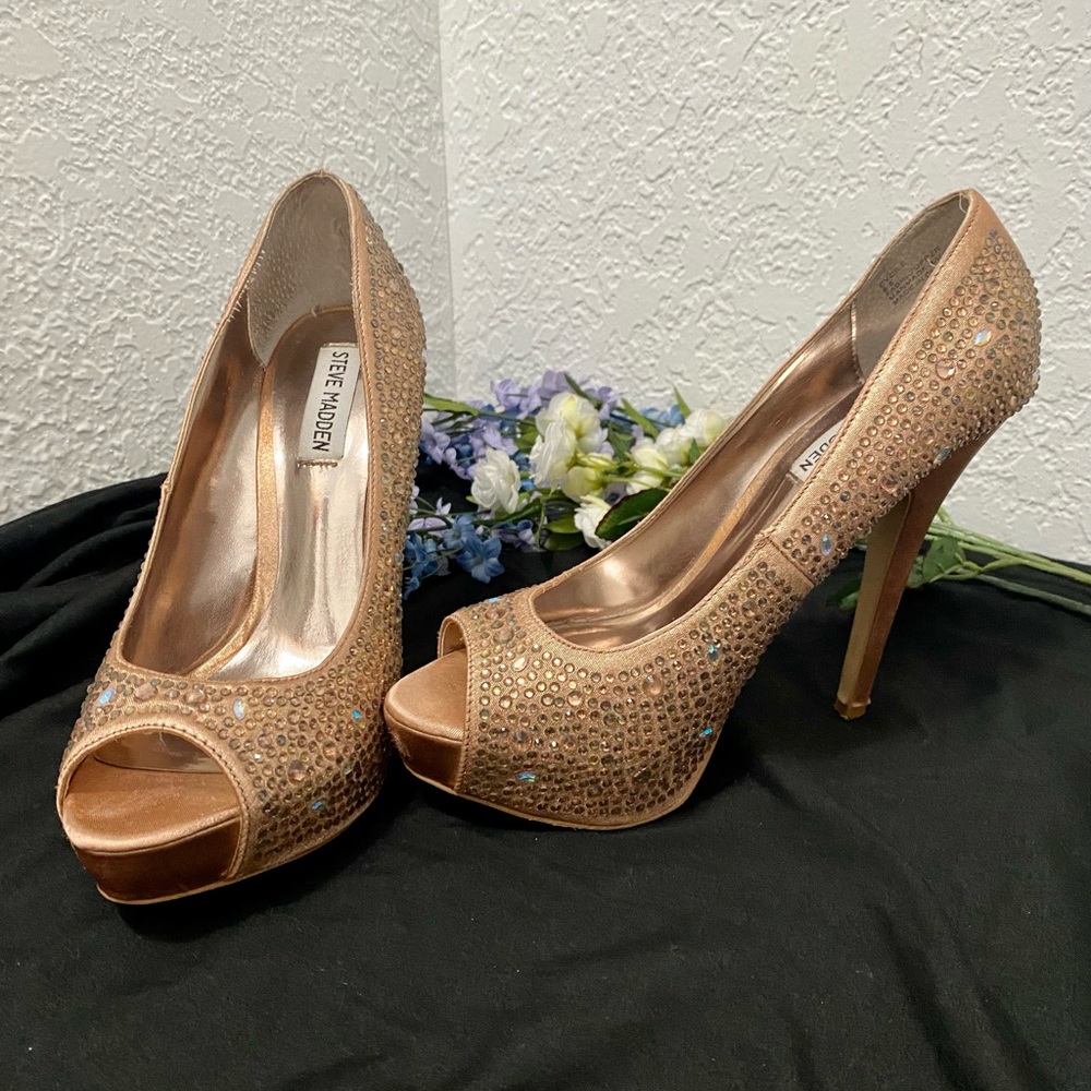 Steve Madden Cycile Embellished pink heels. Size 8.5.